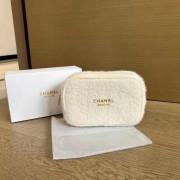 CHANEL 2024聖誕限定彩妝贈品毛絨化妝袋