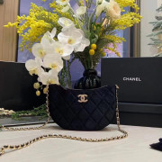 CHANEL VIP年底贈品月亮形絲絨斜揹袋